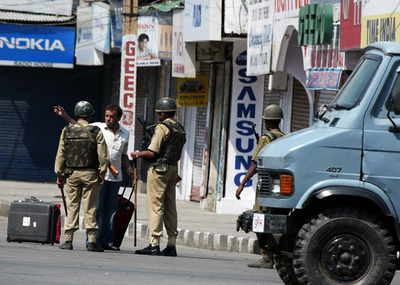 カシミール地方に外出禁止令、分離派指導者2人拘束、市民1人殺害