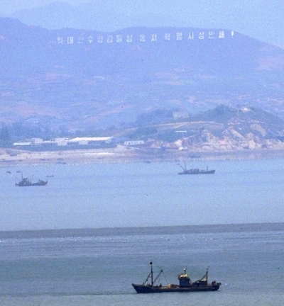北朝鮮の31人が船で韓国側に、亡命の意思は示さず