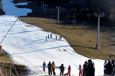 積雪少ない仏アルプス、季節労働者にも影響