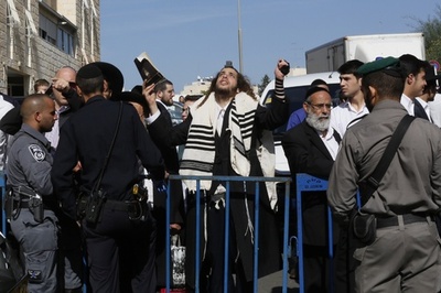 パレスチナ人がユダヤ教礼拝所を襲撃、4人殺害 対立激化に懸念