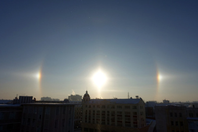 珍しい「3つの太陽」が出現　内モンゴル