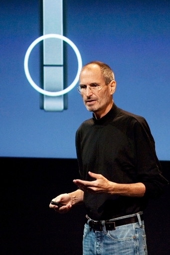 iPhone4の受信感度問題、ジョブズ氏が謝罪 専用ケースを無償提供