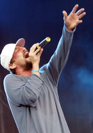 第15回シゲト・フェスティバルでジェントルマンがパフォーマンスを披露