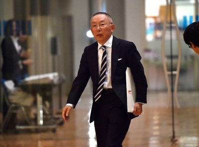 ファストリ、純利益56.2%増 2月中間決算