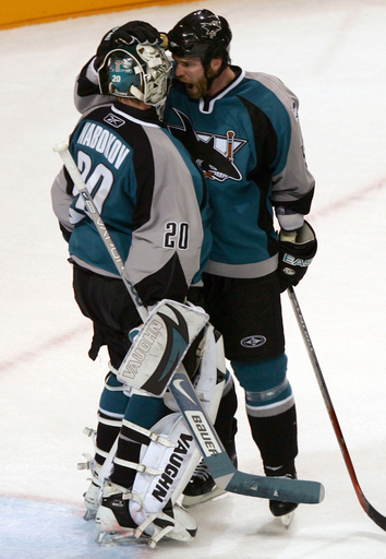 ＜06-07NHL プレーオフ＞シャークス レッドウィングスを降して2勝目を挙げる - 米国