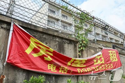 「韓国人を標的」3メートルの塀と鉄条網に囲まれたプノンペンのある場所…緊迫した警備の中に漂う静寂