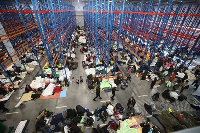 ベラルーシ、国境の移民野営地を撤去