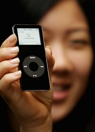 iPodが充電中に火花、経産省発表