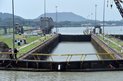 パナマ運河、干ばつで通航船舶の貨物サイズを制限