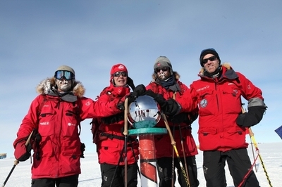 アムンゼンの南極到達から100周年、南極点で記念式典