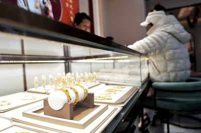 中国国内で金の取引価格が上昇 1グラム当たりの小売価格が1万8000円