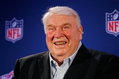 NFLの名コーチにして名解説者、マッデン氏死去 85歳