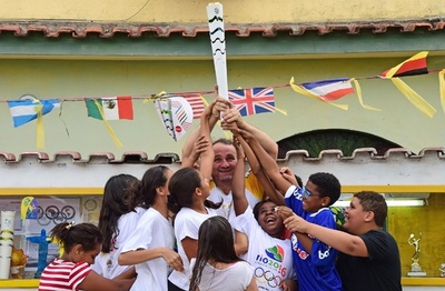 リオでお手製「五輪」開催、選手は近所の子どもたち