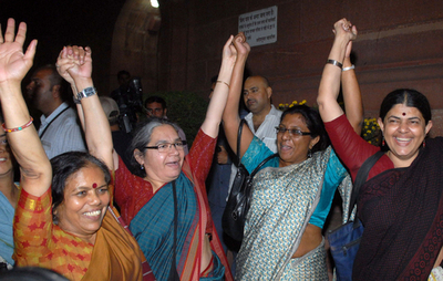 下院と州議会の議席の3分の1を女性に、印上院が憲法改正案可決