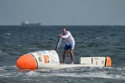 「パドルボード」で大西洋横断 仏男性、世界初の偉業に挑戦