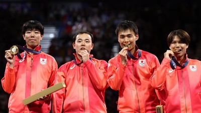 日本が金メダル獲得 パリ五輪フェンシング男子フルーレ団体