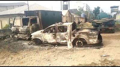 囚人1800人超脱走 重武装集団が刑務所襲撃 ナイジェリア