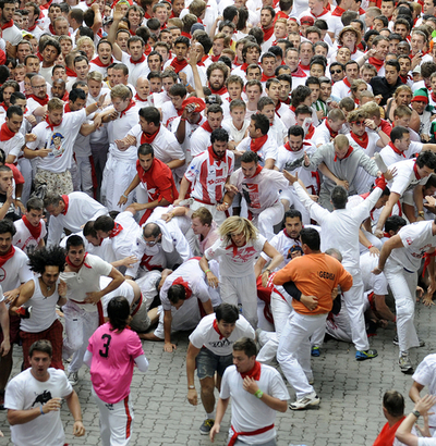 サン・フェルミンの牛追い、2日目に突入
