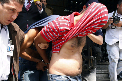 ベネズエラ銀行立てこもり事件、犯人2人を拘束