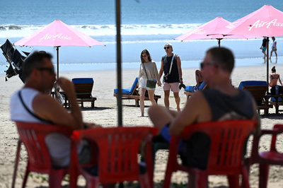 婚外交渉禁止、外国人観光客は適用外 インドネシアが火消し