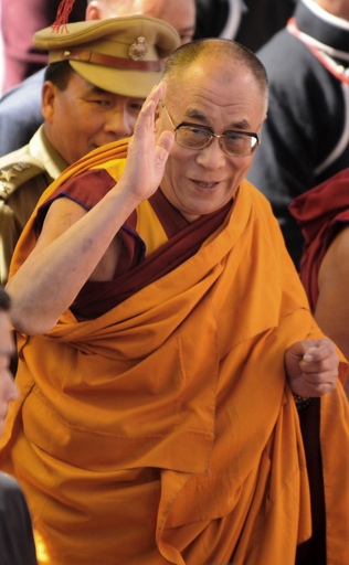 ダライ・ラマ、中印の国境係争地にある僧院を訪問 中国は反発