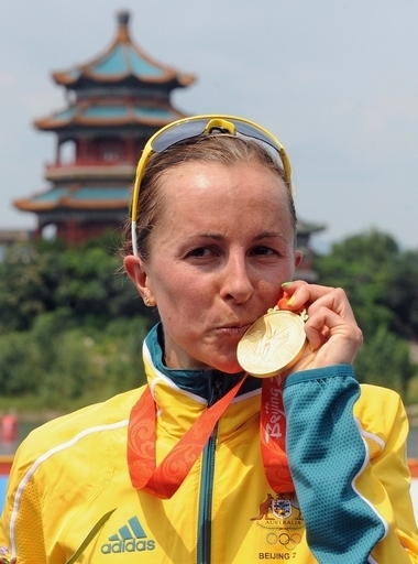 スノーシル 女子トライアスロンで金メダル獲得