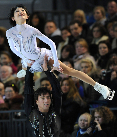 サフチェンコ／ショルコウィー組が首位 川口／スミルノフ組は2位に、フィギュア欧州選手権