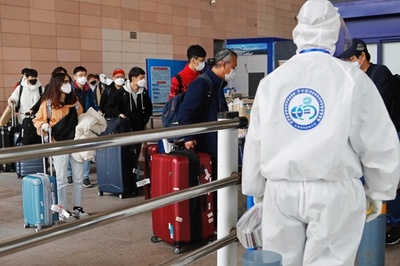 北京市の入国者、14日間の集中隔離を義務化 中国