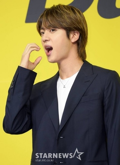 BTS JIN、指の負傷で米ラスベガス公演のパフォーマンスを制限 – KOREA WAVE