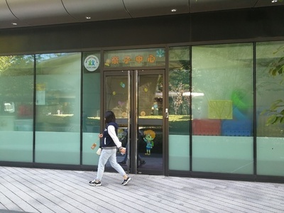 「シートリップ」社員用の託児所虐待事件、関係者8人を起訴 上海