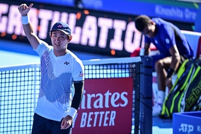 西岡がオジェ・アリアシムとの激戦制す ジャパンOP初戦突破