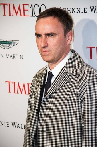 ラフ・シモンズ、「CFDAファッション賞」で2部門受賞