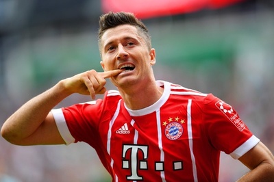 バイエルンが連勝スタート、レワンドフスキは終盤に連続ゴール