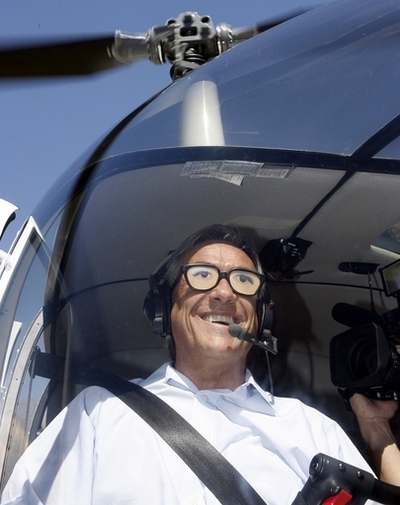 チリ大統領がヘリで公道に緊急着陸、野党から集中砲火