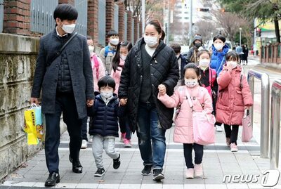 貧困層夫婦が子ども産んだら罪？…「産む」だけではなく「育てられる」社会を [韓国記者コラム]