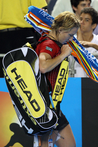 クズネツォワ 全豪3回戦でラドワンスカに敗れる