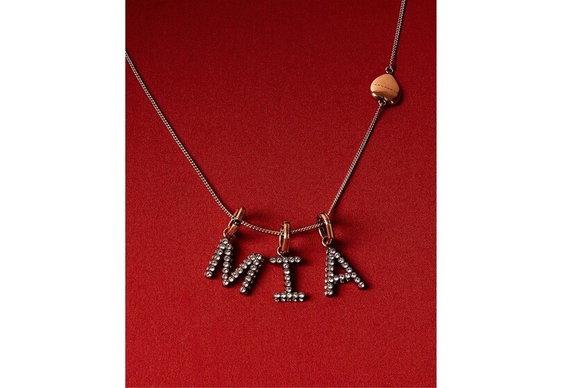 ホリデーギフトにもピッタリ！「バーバリー」新作ジュエリー