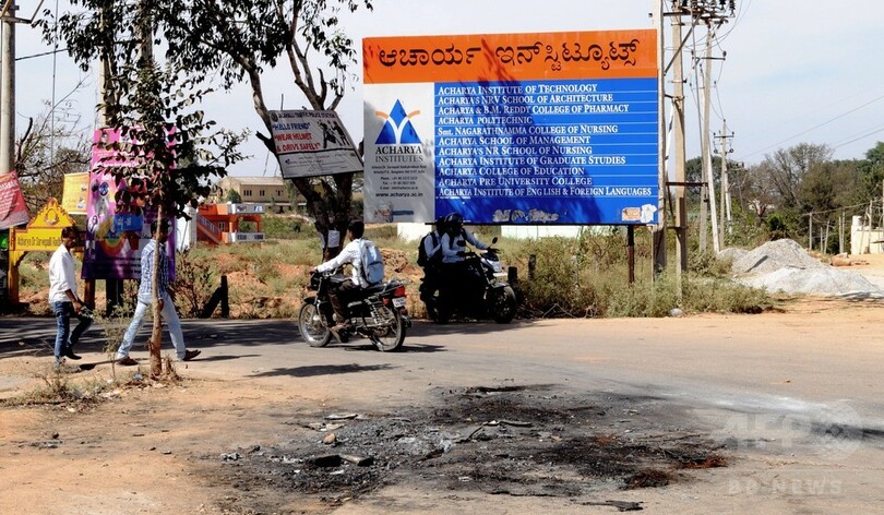 群衆がアフリカ女子学生を暴行、交通事故の報復か インド