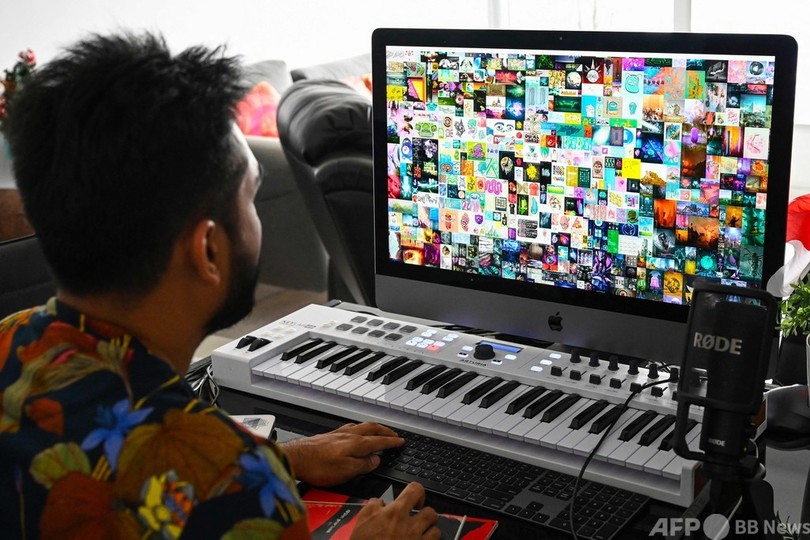「NFT」ブームをあおる、75億円デジタルアートの買い手