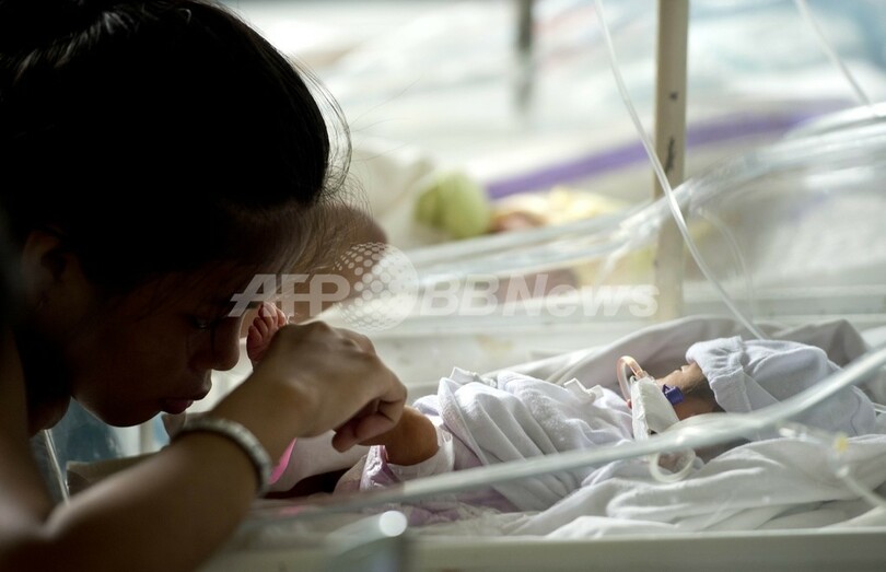 フィリピン台風、被災地で新たな命のために奮闘する看護師たち