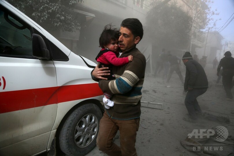 シリア政権の東グータ空爆、死者228人に