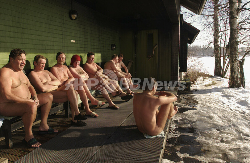 伝統の「サウナ外交」を脅かす、女性の社会進出 - フィンランド