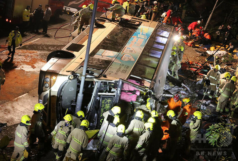 香港で2階建てバス横転 19人死亡 運転手 遅刻とがめられスピード上げる 写真12枚 国際ニュース Afpbb News