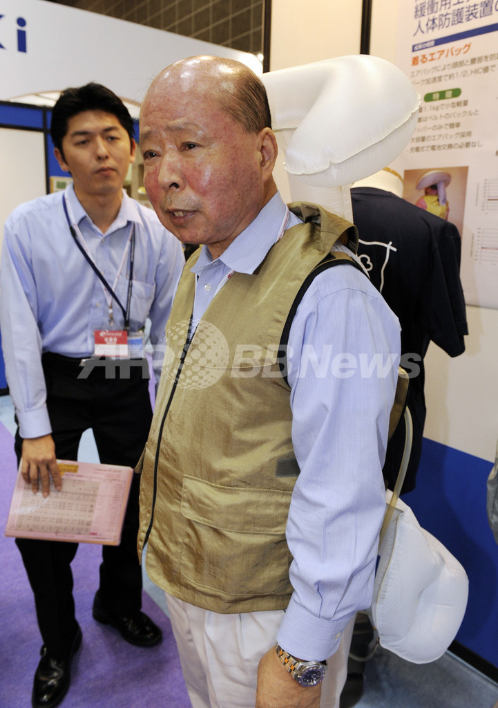 「着る」エアバッグ、高齢者向けに