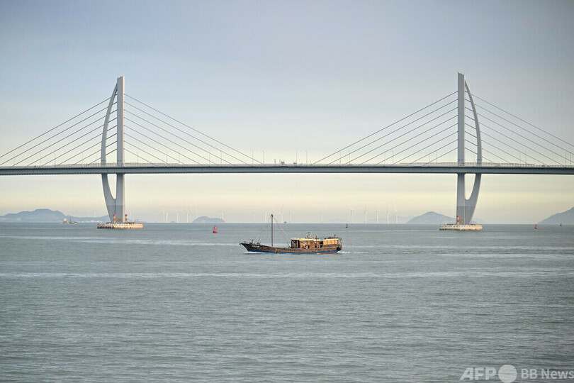 渡り橋でつながる二つの空港 中国