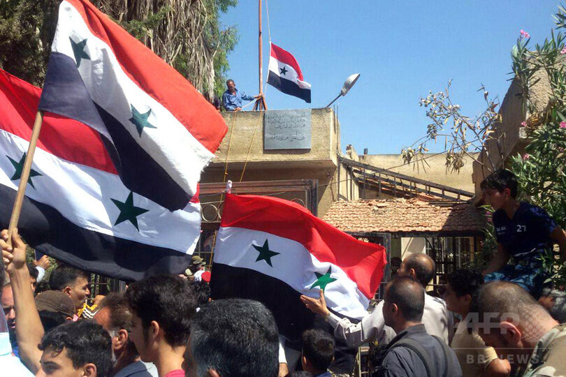 シリア政府軍、内戦発端の地に国旗掲揚 南部ダルアー市