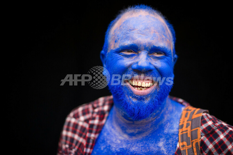 英野外フェス「ビッグ・チル」大盛況、集団ヌード撮影も