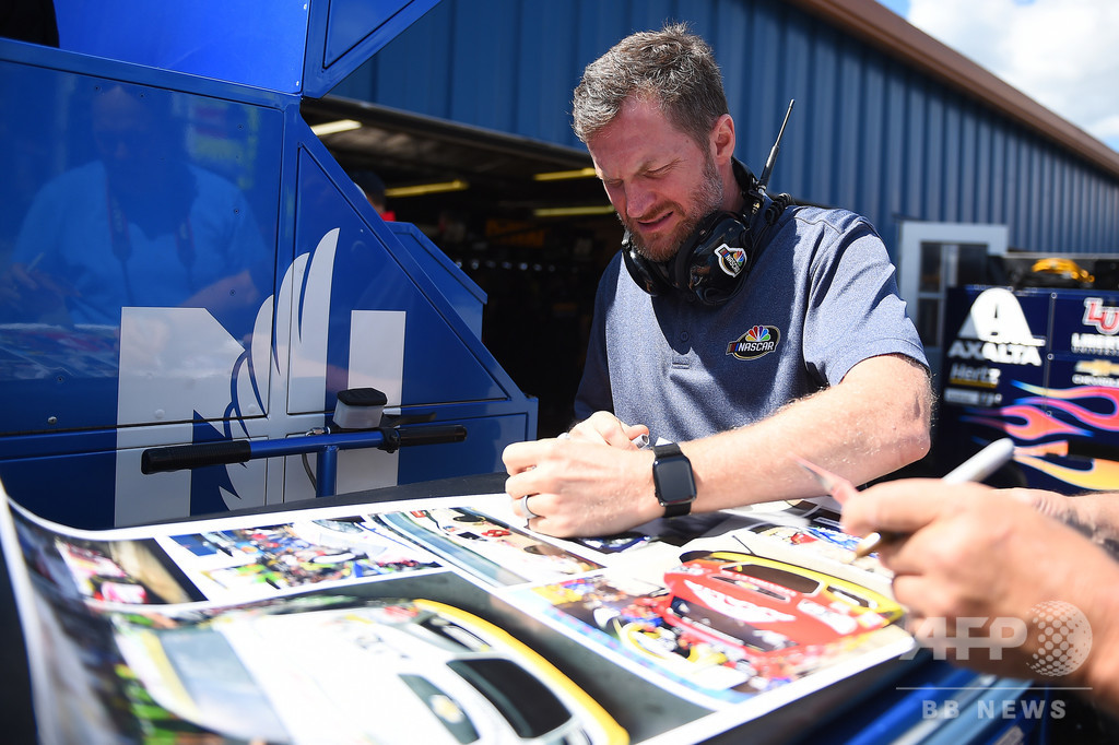 元NASCARのアーンハートJr.氏、搭乗機が炎上事故も無事 元NASCARのアーンハートJr.氏、搭乗機が炎上事故も無事