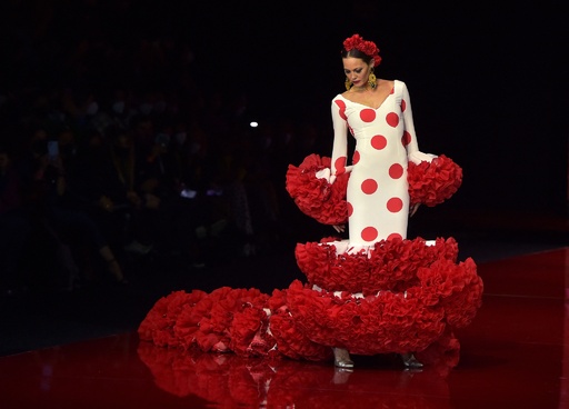 フラメンコの本場セビリアでファッション展示会 写真48枚 国際ニュース