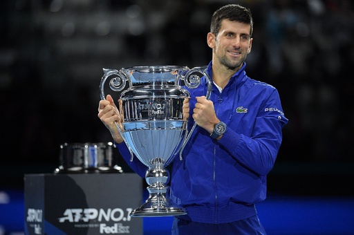 ジョコビッチに年間1位のトロフィー授与 ATPファイナルズ 写真5枚 国際